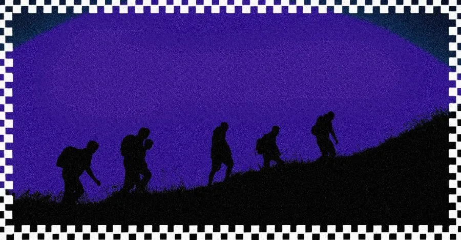 “Silhuetas de pessoas caminhando juntas em direção ao topo, representando liderança intencional na igreja focada em direção, crescimento e discipulado